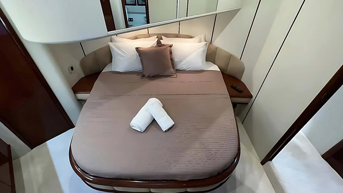Аренда яхты Fairline Squadron 52 на Миконосе, Греция